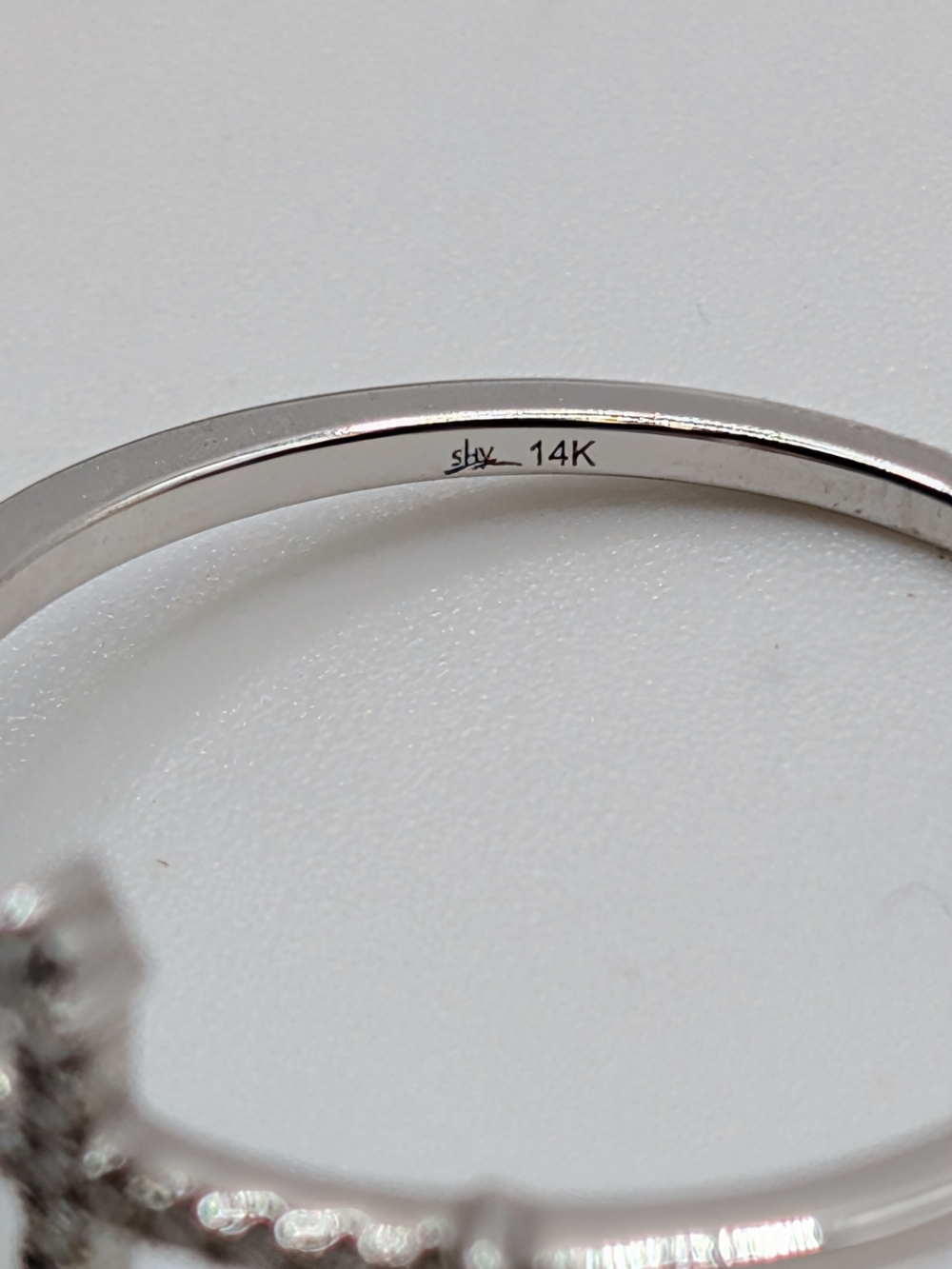 Delicate White Gold Cross Ring with Diamonds - Picture 4 of 4